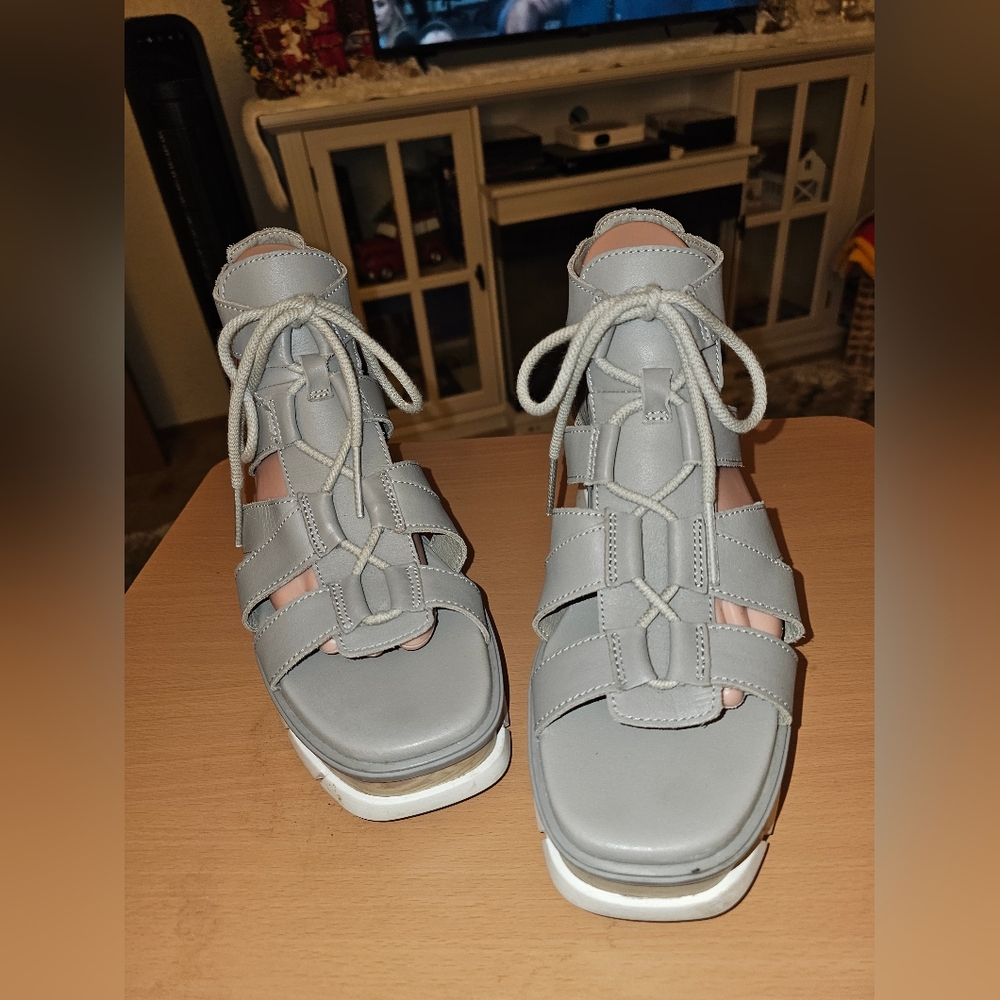 SOREL Super Cool Gray Platform Sandals, Woodlook Platform 10 Pre-owned!
